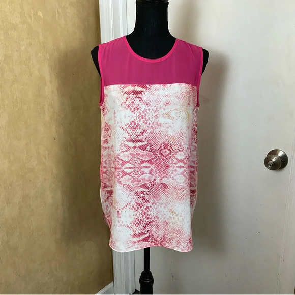 Vince Camuto pink snake print sleeveless blouse - Picture 3 of 12
